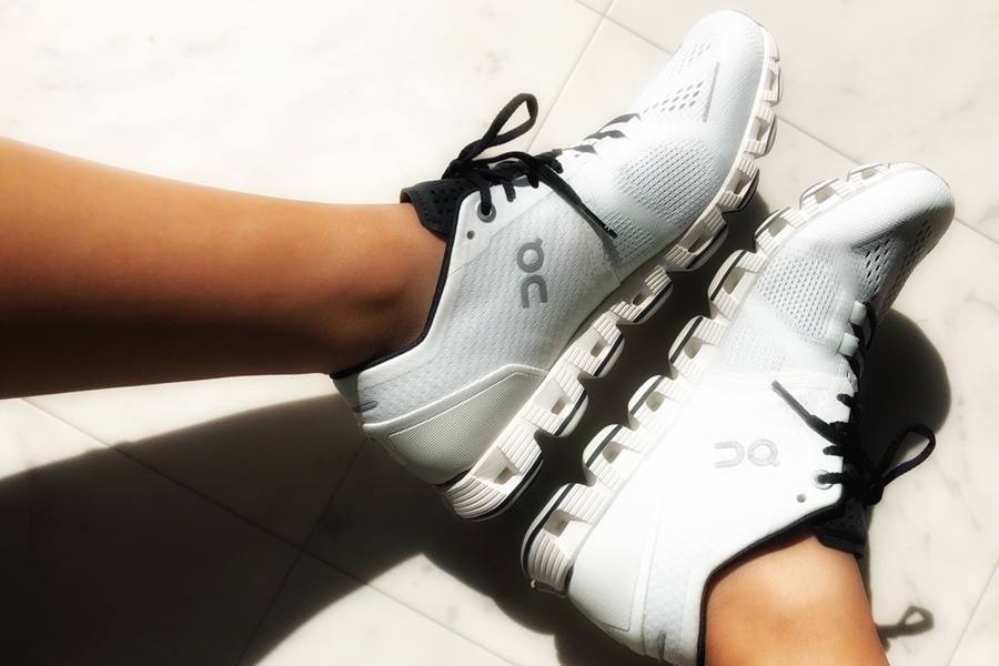 Onランニングシューズ　CloudX White/Black